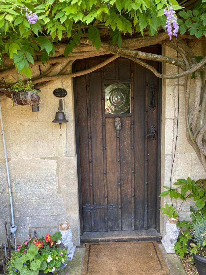 Wisteria Cottage เมลค์แชม ภายนอก รูปภาพ